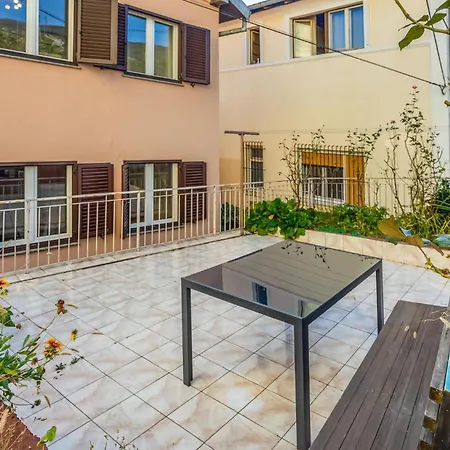 Beautiful In With House Sea View *
